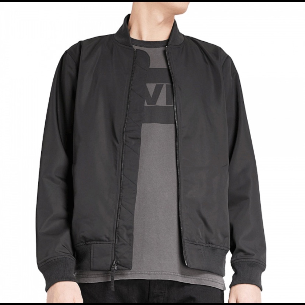 Levi’s Bomber Jacket - L